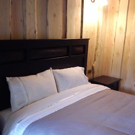 Hostal Los Alamos Neltume Δωμάτιο φωτογραφία